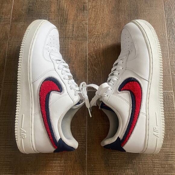 Nike Air Force 1 07' LV8 Chenille Swoosh 823511-106 White /Red/Blue Men's Size 8 - Picture 2 of 10